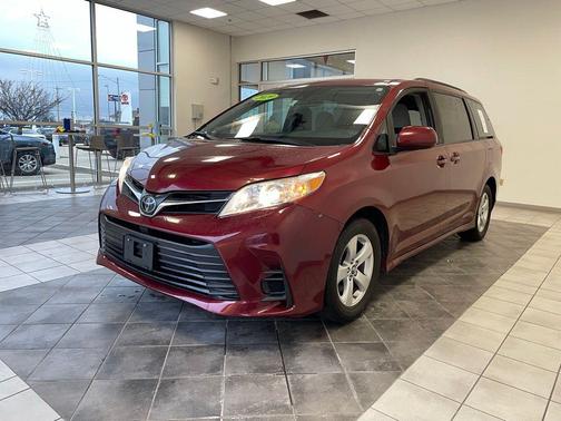 2020 Toyota Sienna LE