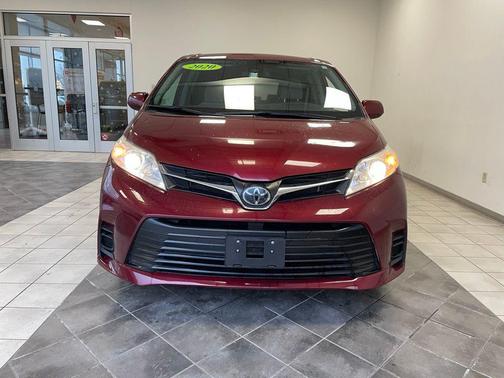 2020 Toyota Sienna LE