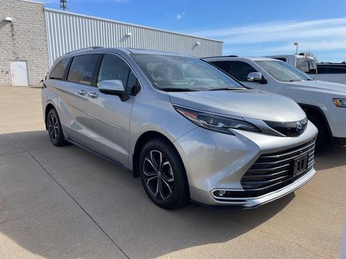 Celestial Silver Metallic 2025 Toyota Sienna Platinum