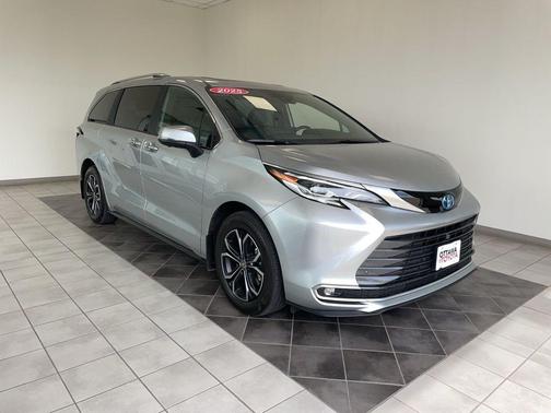 Celestial Silver Metallic 2025 Toyota Sienna Platinum