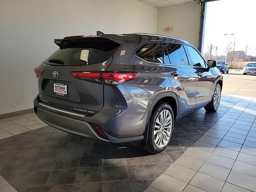 2023 Toyota Highlander Platinum