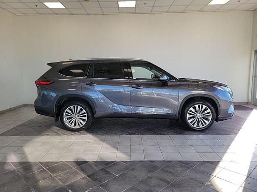 2023 Toyota Highlander Platinum