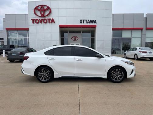 Snow White Pearl 2024 Kia Forte GT-Line