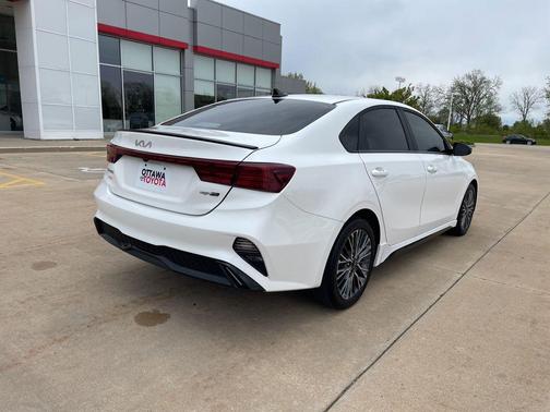 Snow White Pearl 2024 Kia Forte GT-Line