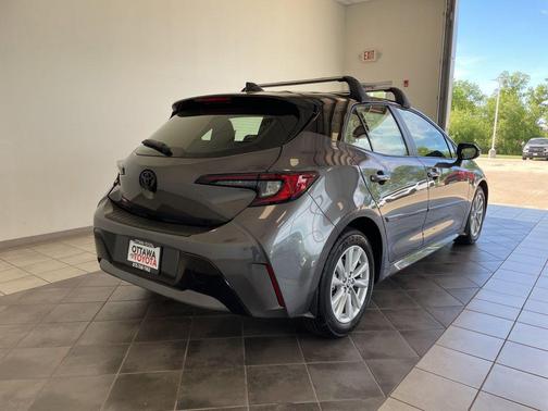 Magnetic Gray Metallic/Midnight Black Metallic 2026 Toyota Corolla SE