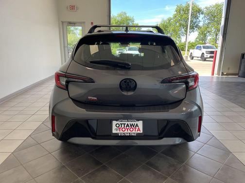 Magnetic Gray Metallic/Midnight Black Metallic 2026 Toyota Corolla SE
