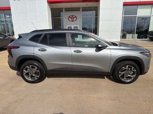 Sterling Gray Metallic 2025 Chevrolet Trax LT