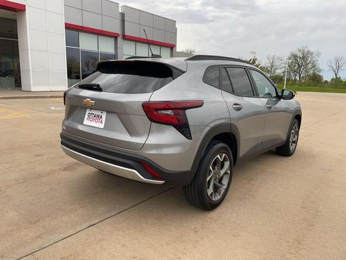 Sterling Gray Metallic 2025 Chevrolet Trax LT