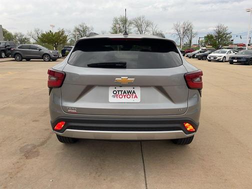 Sterling Gray Metallic 2025 Chevrolet Trax LT