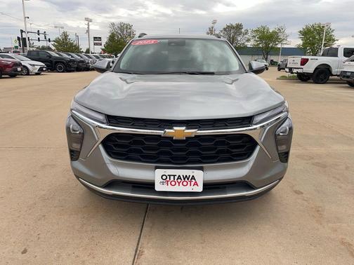 Sterling Gray Metallic 2025 Chevrolet Trax LT