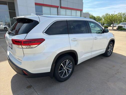 Blizzard Pearl 2018 Toyota Highlander XLE