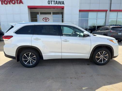 Blizzard Pearl 2018 Toyota Highlander XLE