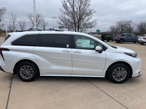 2026 Toyota Sienna XLE