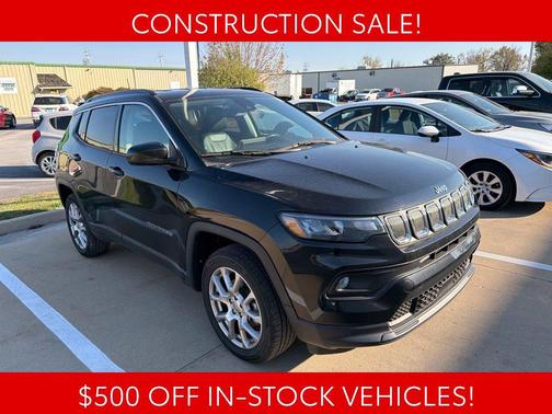 Diamond Black Crystal Pearlcoat 2022 Jeep Compass Latitude Lux