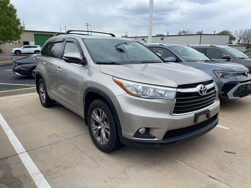 Creme Brulee Mica 2015 Toyota Highlander XLE