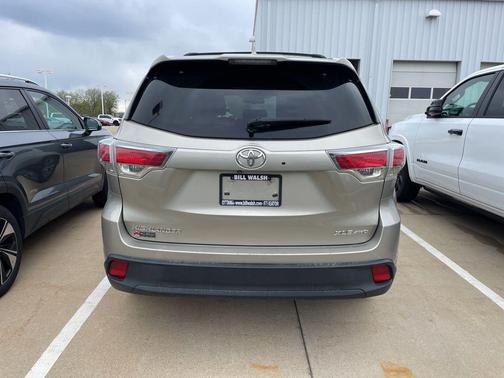 Creme Brulee Mica 2015 Toyota Highlander XLE