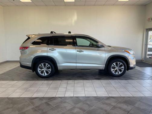 Creme Brulee Mica 2015 Toyota Highlander XLE