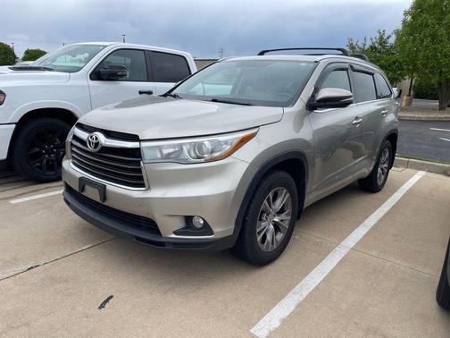 Creme Brulee Mica 2015 Toyota Highlander XLE