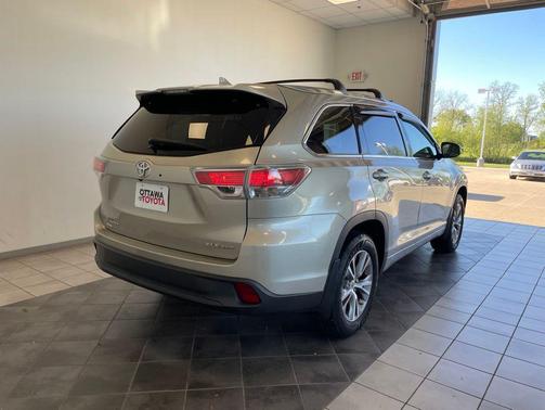 Creme Brulee Mica 2015 Toyota Highlander XLE