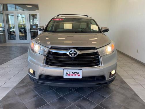 Creme Brulee Mica 2015 Toyota Highlander XLE