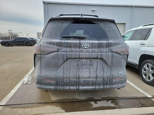 2025 Toyota Sienna XLE