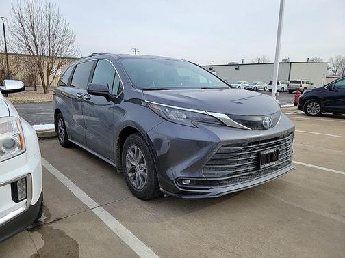 2025 Toyota Sienna XLE