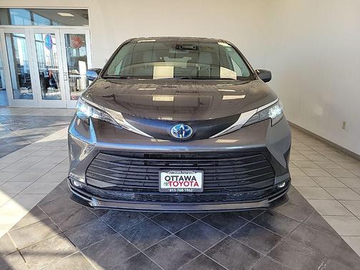 2025 Toyota Sienna XLE