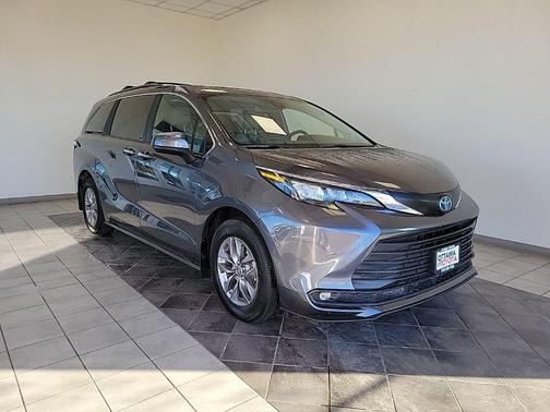 2025 Toyota Sienna XLE