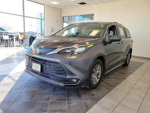 2025 Toyota Sienna XLE