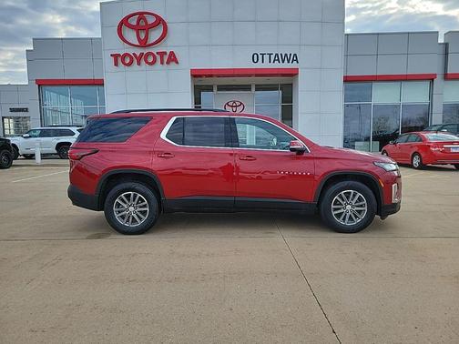 Radiant Red Tintcoat 2023 Chevrolet Traverse LT Cloth