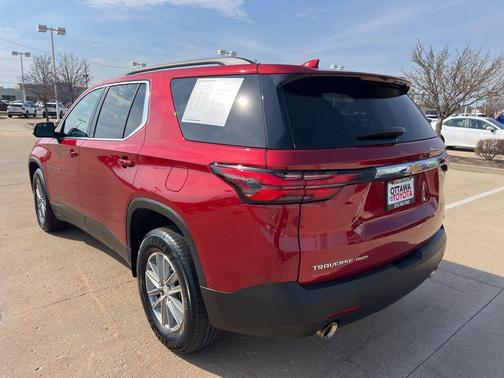 Radiant Red Tintcoat 2023 Chevrolet Traverse LT Cloth