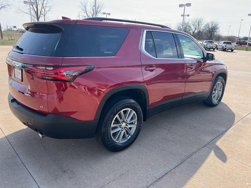 Radiant Red Tintcoat 2023 Chevrolet Traverse LT Cloth
