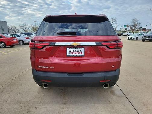 Radiant Red Tintcoat 2023 Chevrolet Traverse LT Cloth