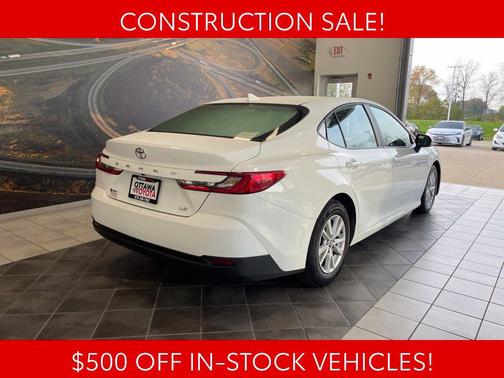 Ice 2025 Toyota Camry LE