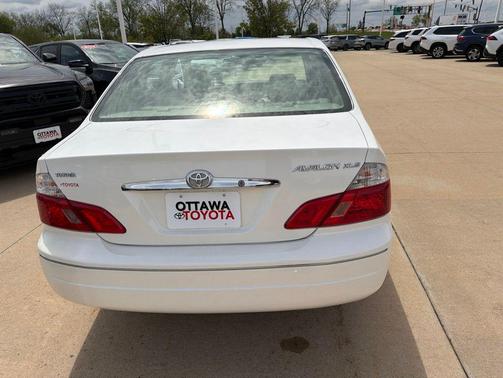 Diamond White 2003 Toyota Avalon XLS