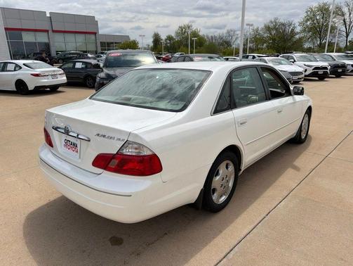 Diamond White 2003 Toyota Avalon XLS