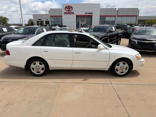 Diamond White 2003 Toyota Avalon XLS