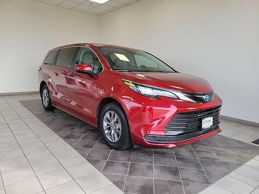 2024 Toyota Sienna LE