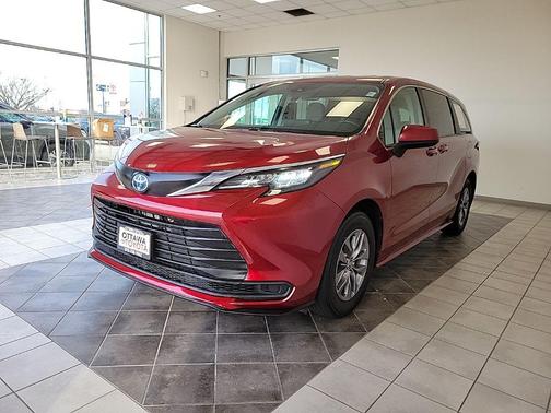 2024 Toyota Sienna LE
