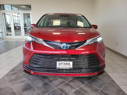 2024 Toyota Sienna LE