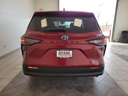 2024 Toyota Sienna LE