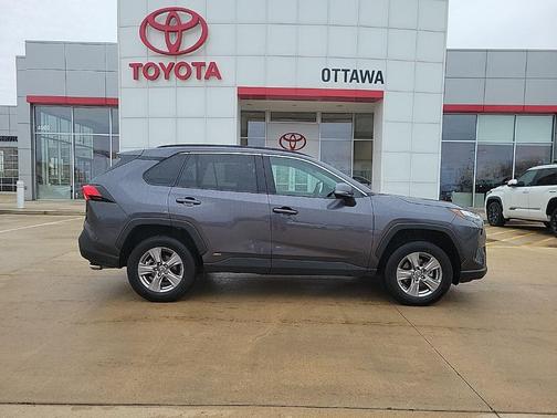 2025 Toyota RAV4 Hybrid XLE