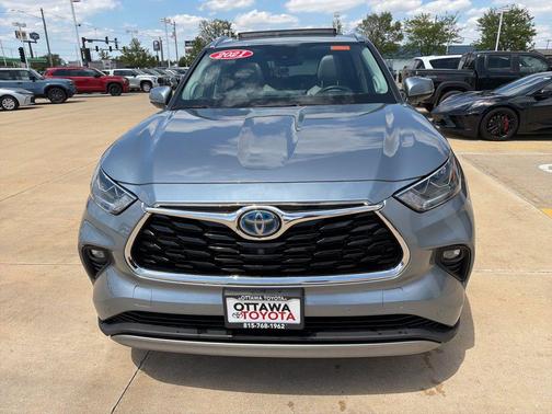 Moon Dust 2021 Toyota Highlander Hybrid Platinum