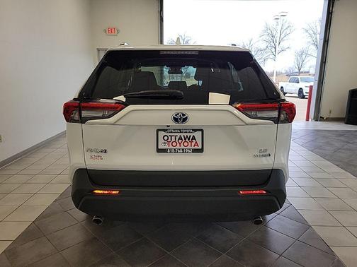 2024 Toyota RAV4 Hybrid LE