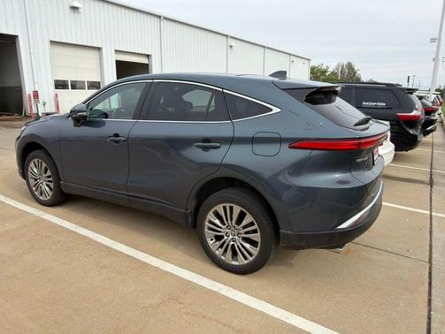 Coastal Gray Metallic 2023 Toyota Venza Limited