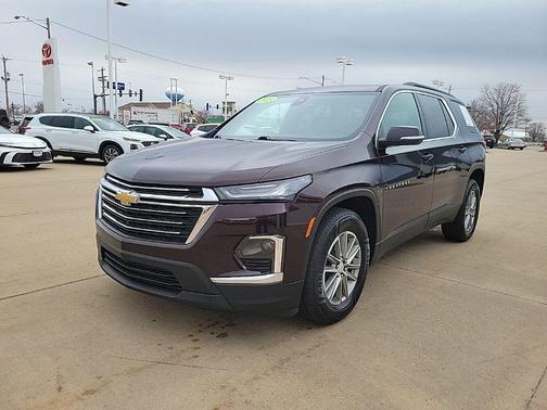 Black Cherry Metallic 2023 Chevrolet Traverse LT Cloth
