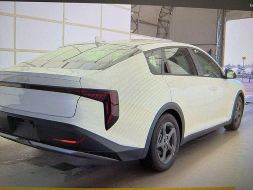 Snow White Pearl 2025 Kia K4 LXS