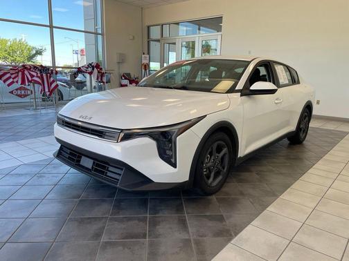 Snow White Pearl 2025 Kia K4 LXS