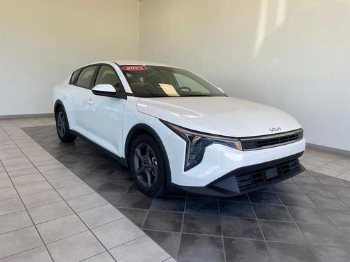 Snow White Pearl 2025 Kia K4 LXS