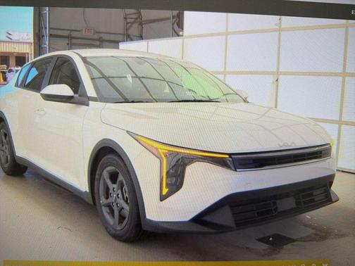 Snow White Pearl 2025 Kia K4 LXS
